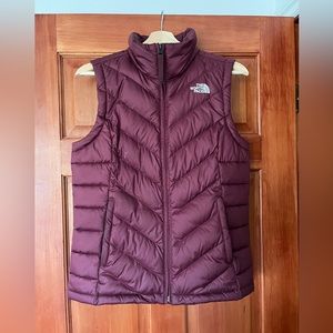 North Face bordeaux vest
